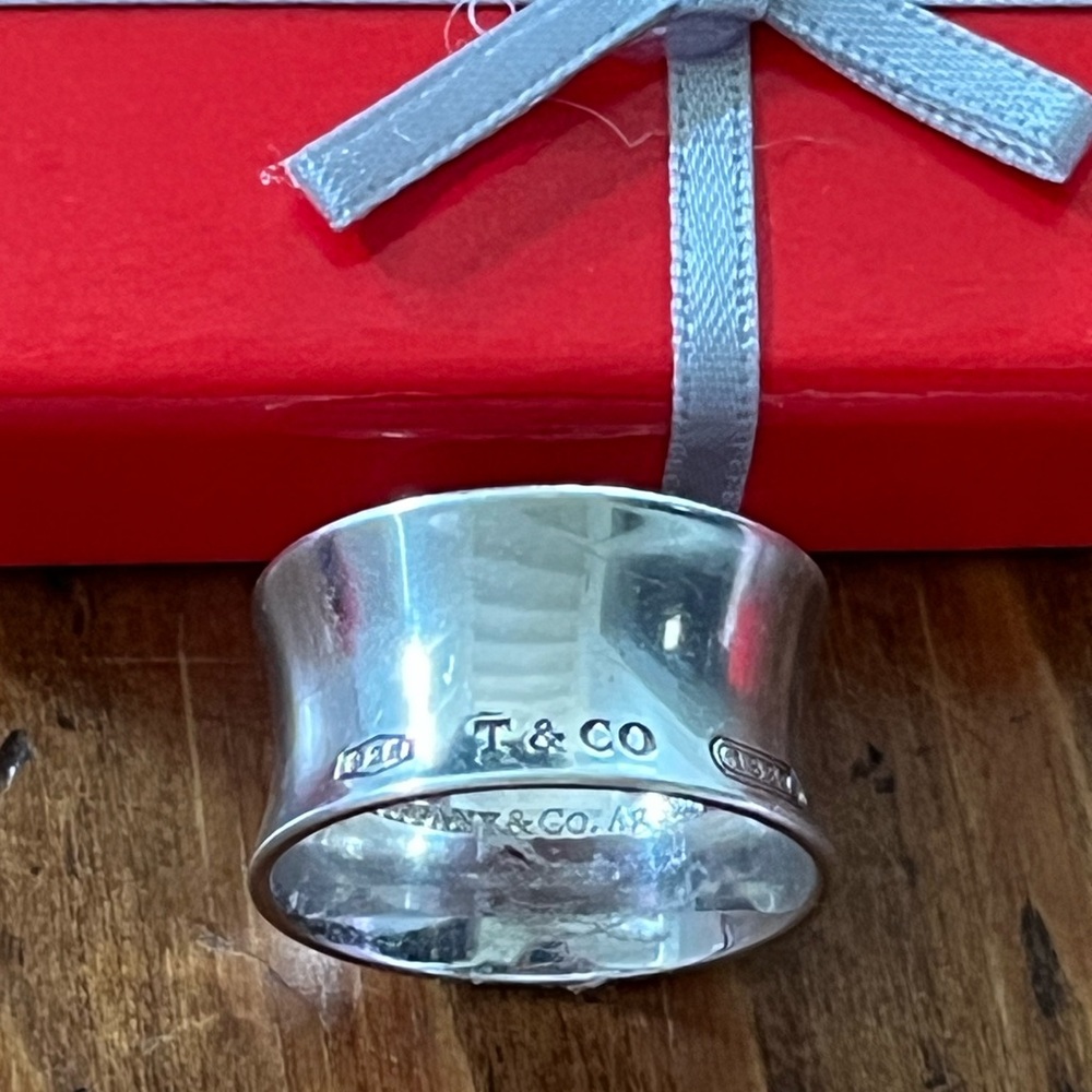 Beautiful Tiffany $ Co wide sterling silver ring